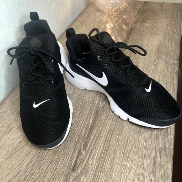 Nike Shoes - Women's Nike Presto Fly in Black/White, size 7 NEW